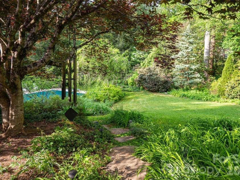 18 Forest Road, Asheville, NC 28803.  MLS# CAR4376701, YatesRealty ID 21903. 