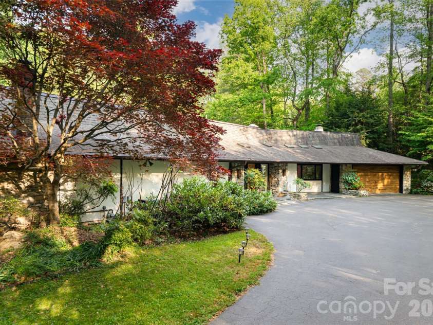 18 Forest Road, Asheville, NC 28803.  MLS# CAR4376701, YatesRealty ID 21903. 