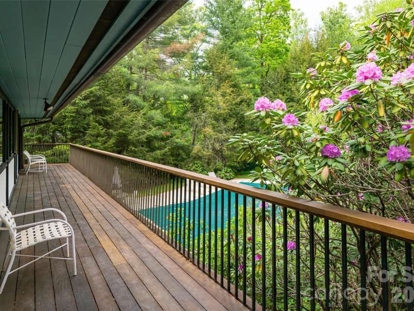 18 Forest Road, Asheville, NC 28803.  MLS# CAR4376701, YatesRealty ID 21903. 