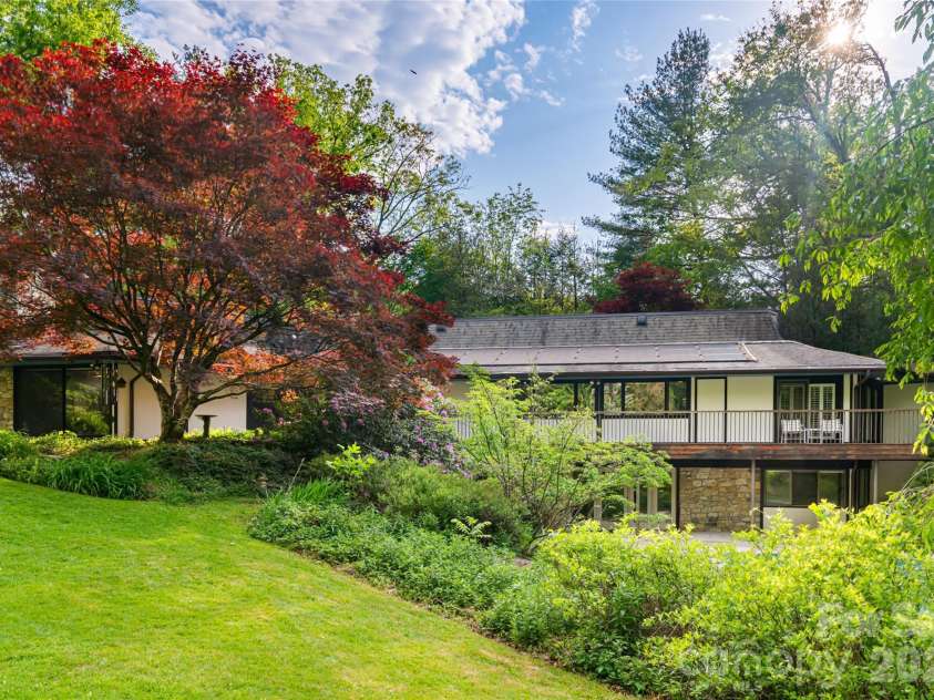 18 Forest Road, Asheville, NC 28803.  MLS# CAR4376701, YatesRealty ID 21903. 