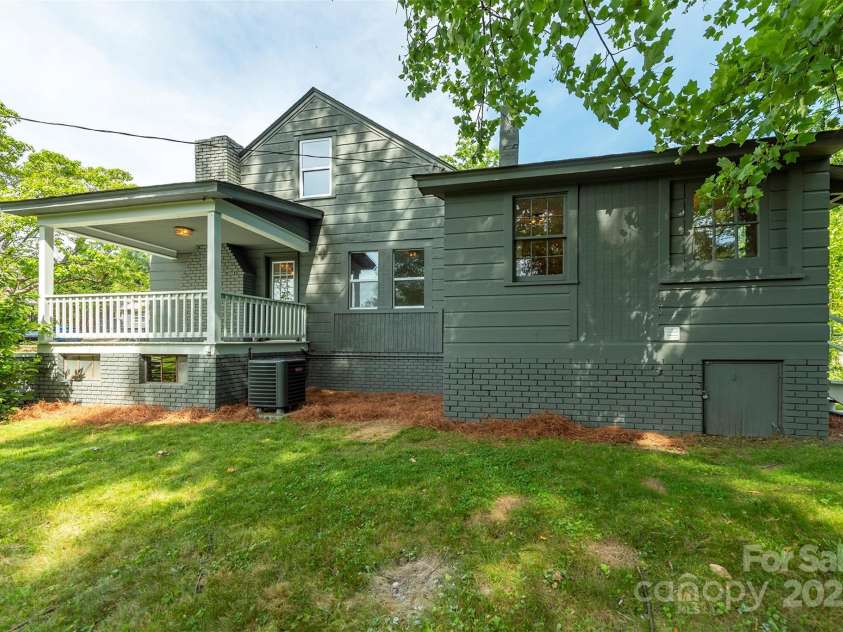 12 Mountain View Avenue, Black Mountain, NC 28711.  MLS# CAR4269712, YatesRealty ID 21904. 