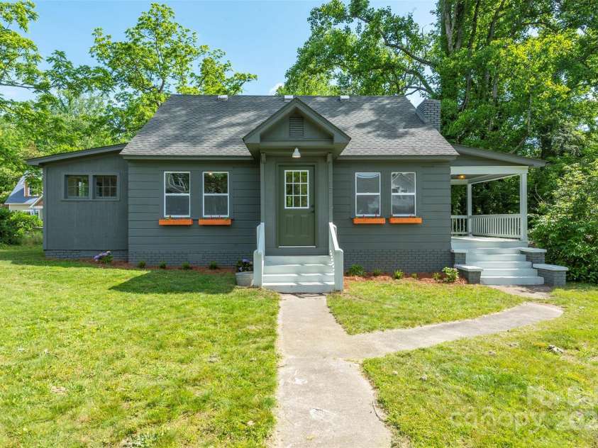 12 Mountain View Avenue, Black Mountain, NC 28711.  MLS# CAR4269712, YatesRealty ID 21904. 