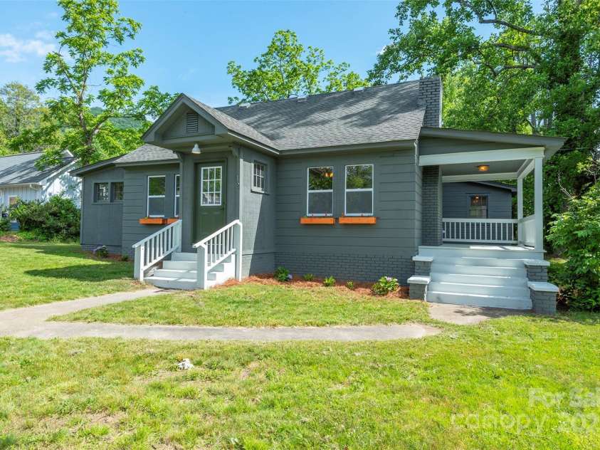 12 Mountain View Avenue, Black Mountain, NC 28711.  MLS# CAR4269712, YatesRealty ID 21904. 