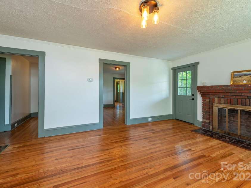 12 Mountain View Avenue, Black Mountain, NC 28711.  MLS# CAR4269712, YatesRealty ID 21904. 