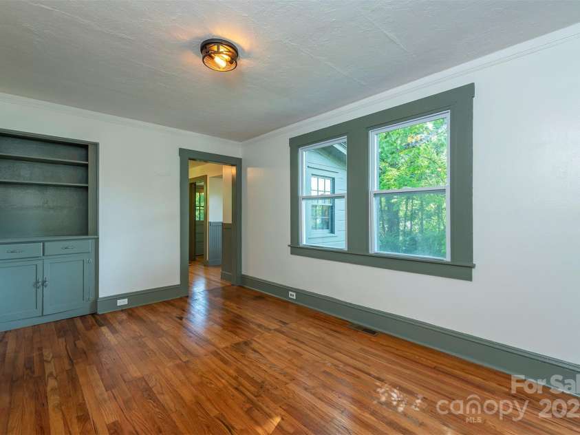 12 Mountain View Avenue, Black Mountain, NC 28711.  MLS# CAR4269712, YatesRealty ID 21904. Dining room