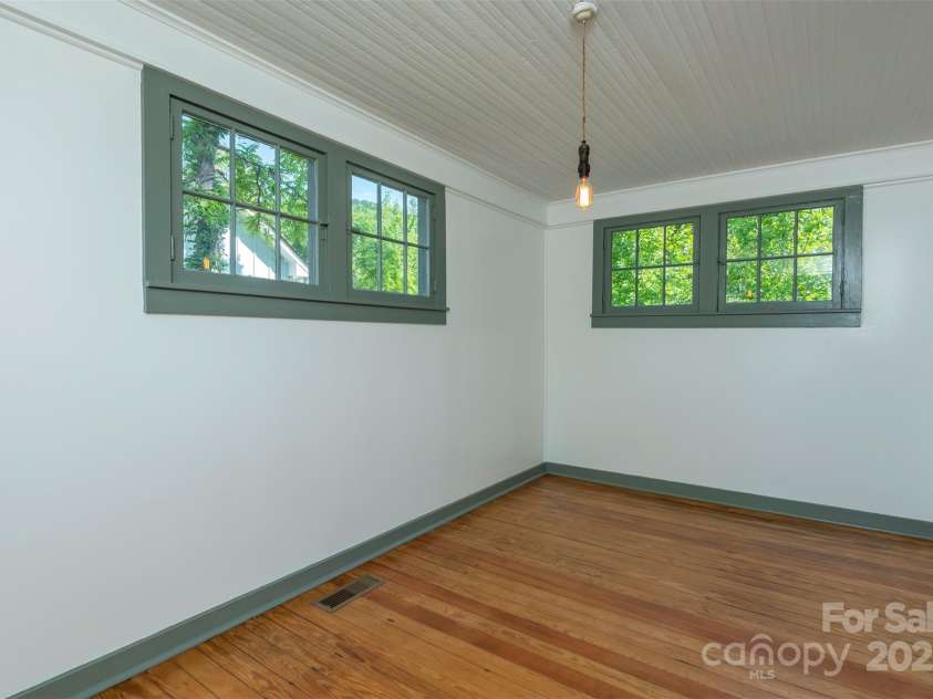 12 Mountain View Avenue, Black Mountain, NC 28711.  MLS# CAR4269712, YatesRealty ID 21904. Flex space off larger bedroom