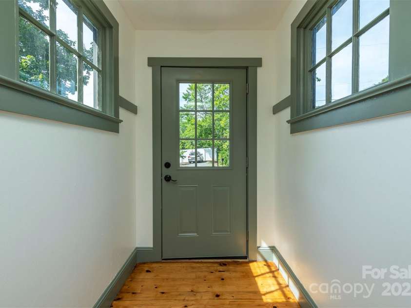 12 Mountain View Avenue, Black Mountain, NC 28711.  MLS# CAR4269712, YatesRealty ID 21904. Front entrance area