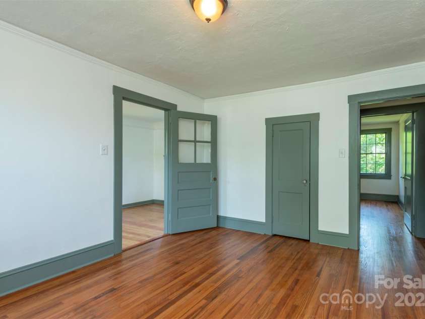12 Mountain View Avenue, Black Mountain, NC 28711.  MLS# CAR4269712, YatesRealty ID 21904. Large bedroom