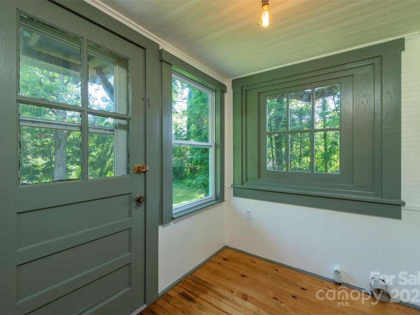 12 Mountain View Avenue, Black Mountain, NC 28711.  MLS# CAR4269712, YatesRealty ID 21904. Laundry area