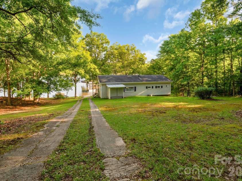 2208 Singleton Creek Road, Liberty Hill, SC 29074.  MLS# CAR4381671, YatesRealty ID 21904. 