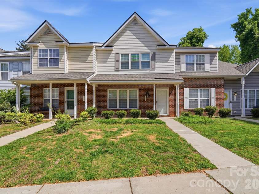 7709 Petrea Lane, Charlotte, NC 28227.  MLS# CAR4359420, YatesRealty ID 21907. 