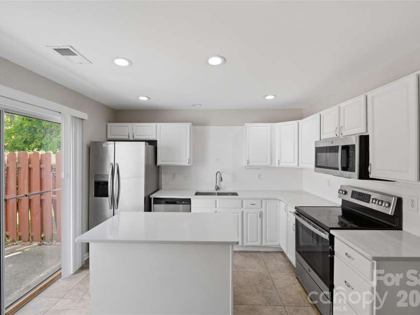 7709 Petrea Lane, Charlotte, NC 28227.  MLS# CAR4359420, YatesRealty ID 21907. 