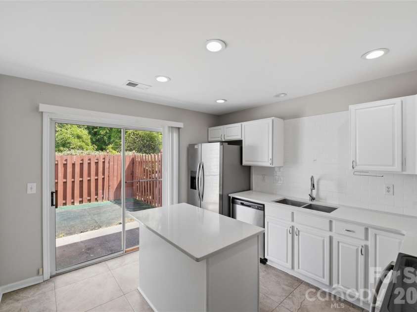 7709 Petrea Lane, Charlotte, NC 28227.  MLS# CAR4359420, YatesRealty ID 21907. 