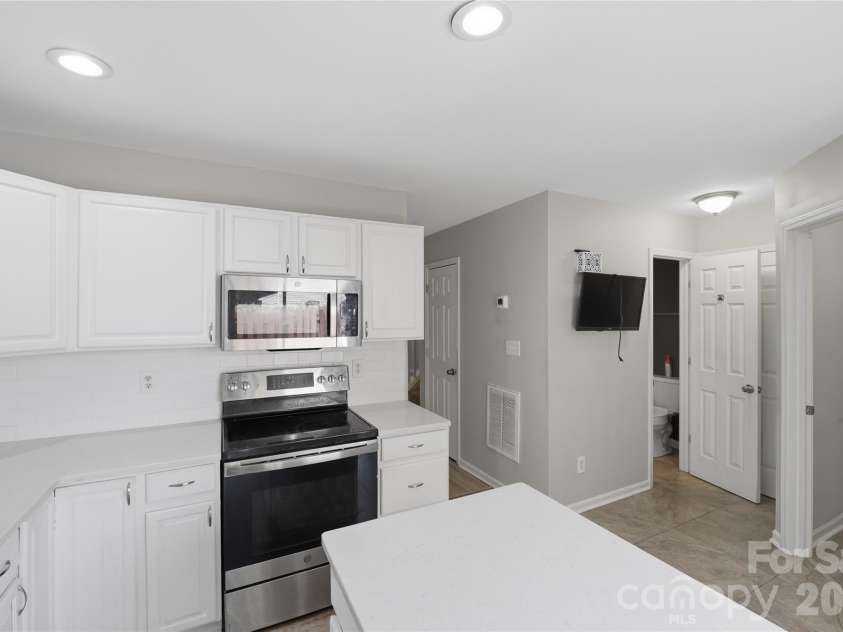 7709 Petrea Lane, Charlotte, NC 28227.  MLS# CAR4359420, YatesRealty ID 21907. 