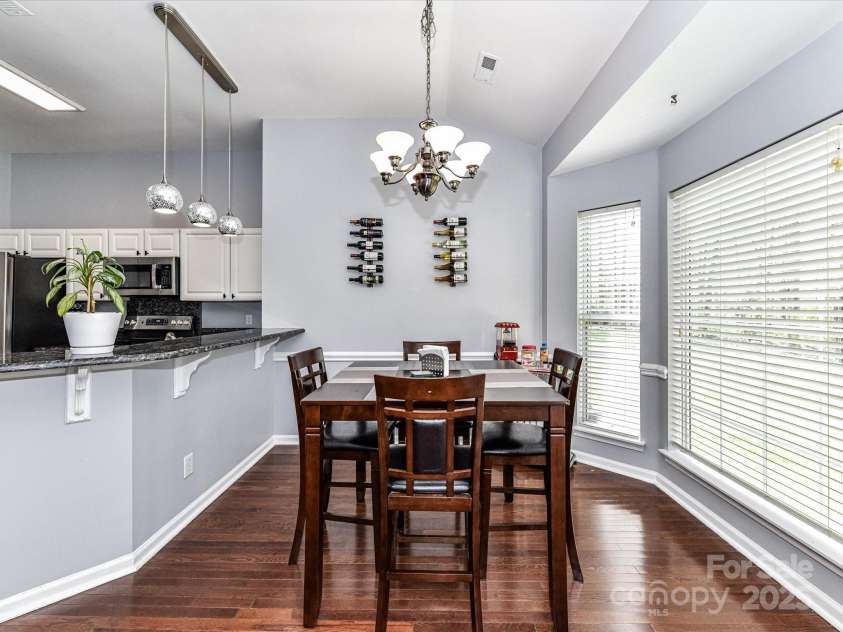 7507 Reedy Creek Road, Charlotte, NC 28215.  MLS# CAR4233019, YatesRealty ID 21908. Breakfast Area