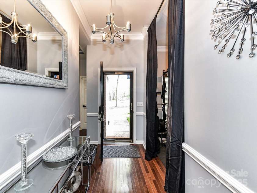 7507 Reedy Creek Road, Charlotte, NC 28215.  MLS# CAR4233019, YatesRealty ID 21908. Foyer