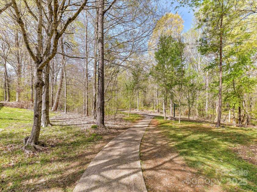 7507 Reedy Creek Road, Charlotte, NC 28215.  MLS# CAR4233019, YatesRealty ID 21908. Walking Trail Surrounding Property