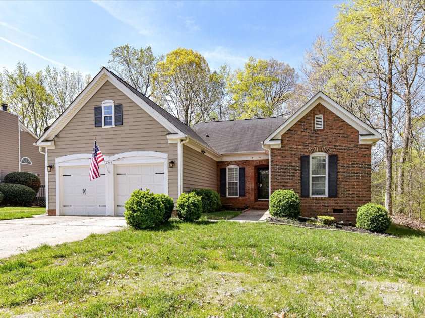7507 Reedy Creek Road, Charlotte, NC 28215.  MLS# CAR4233019, YatesRealty ID 21908. Welcome Home!
