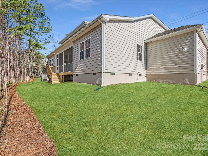 7005 New Town Road, Waxhaw, NC 28173.  MLS# CAR4242129, YatesRealty ID 21909. 