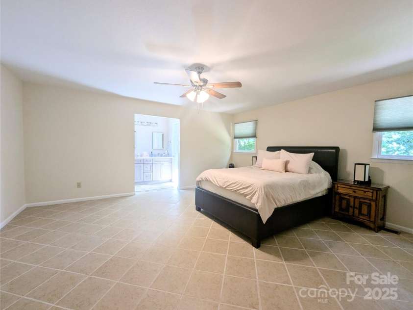 2 Pleasant Hill Drive, Franklin, NC 28734.  MLS# CAR4287467, YatesRealty ID 2191. 