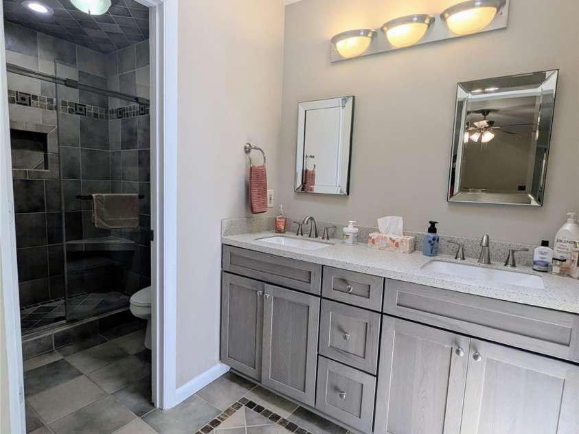 2 Pleasant Hill Drive, Franklin, NC 28734.  MLS# CAR4287467, YatesRealty ID 2191. 