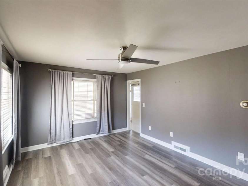 11 Season Lane, Asheville, NC 28805.  MLS# CAR4235989, YatesRealty ID 21910. 