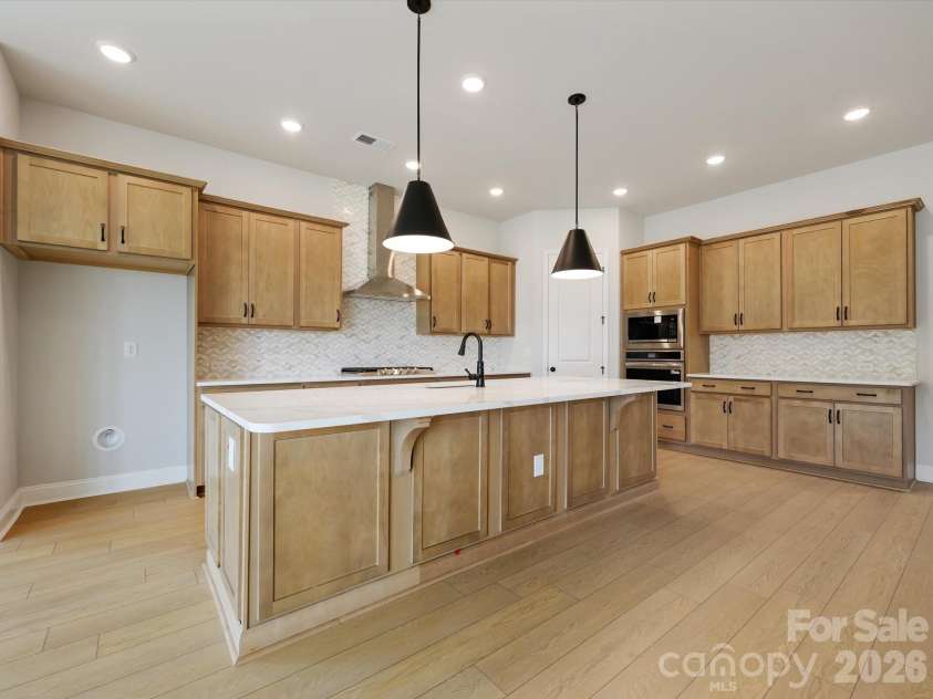 16024 Cloud Nine Court, Matthews, NC 28105.  MLS# CAR4349427, YatesRealty ID 21910. Kitchen