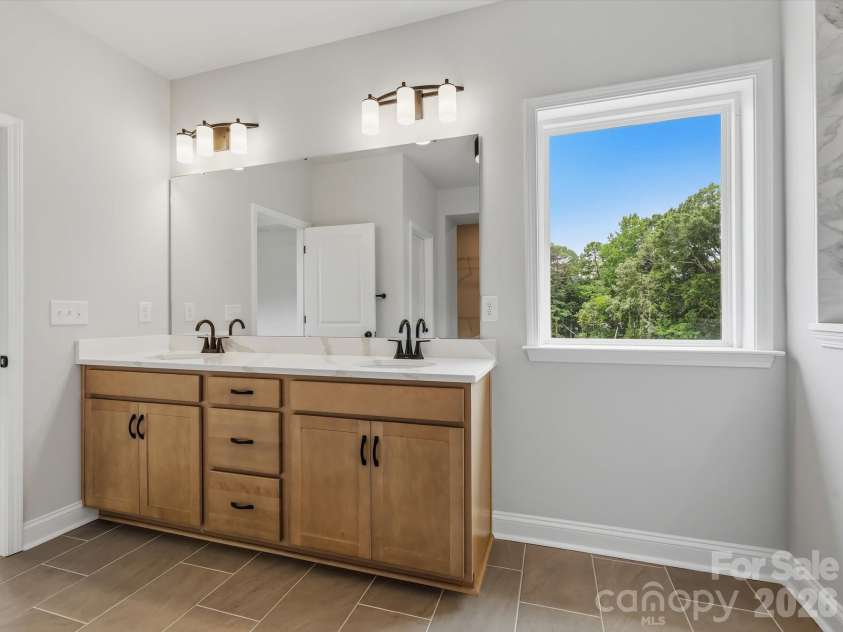 16024 Cloud Nine Court, Matthews, NC 28105.  MLS# CAR4349427, YatesRealty ID 21910. Primary Bath