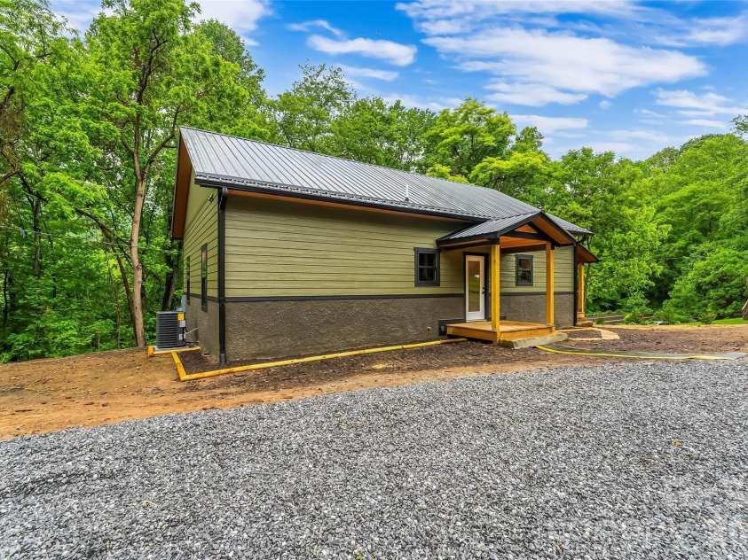 1737 Newfound Road, Leicester, NC 28748.  MLS# CAR4378816, YatesRealty ID 21912. 
