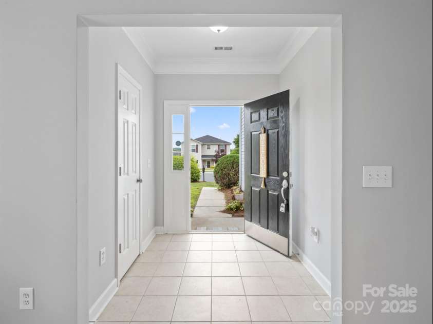 908 Sundance Drive, Gastonia, NC 28054.  MLS# CAR4254776, YatesRealty ID 21912. 