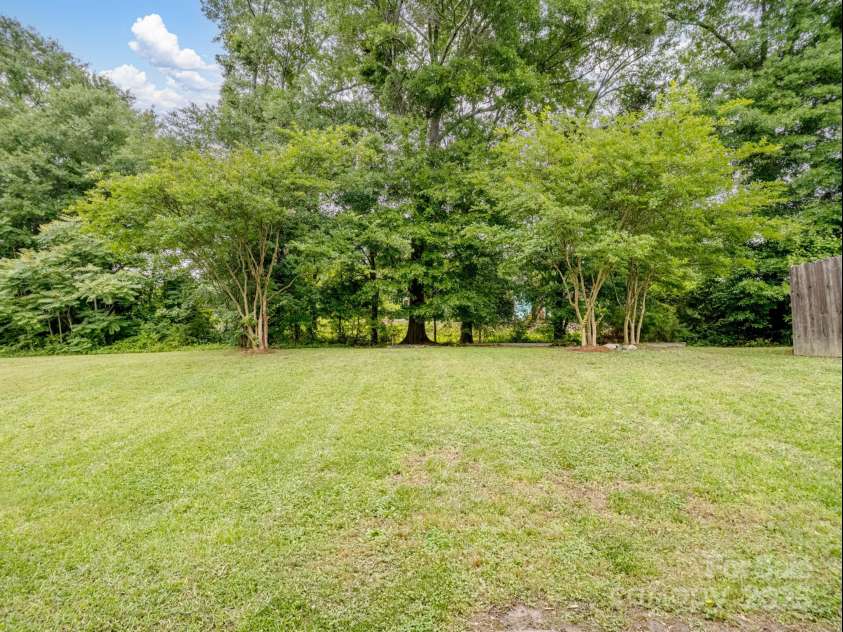 908 Sundance Drive, Gastonia, NC 28054.  MLS# CAR4254776, YatesRealty ID 21912. 