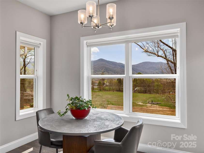 116 Whispering Wind Drive, Black Mountain, NC 28711.  MLS# CAR4245710, YatesRealty ID 21914. Breakfast Nook