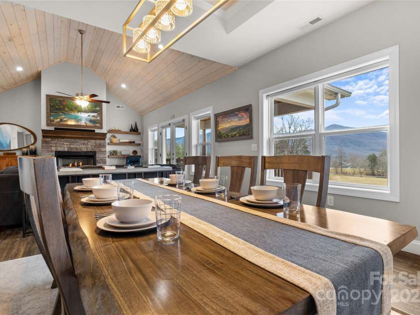 116 Whispering Wind Drive, Black Mountain, NC 28711.  MLS# CAR4245710, YatesRealty ID 21914. Dining with a View