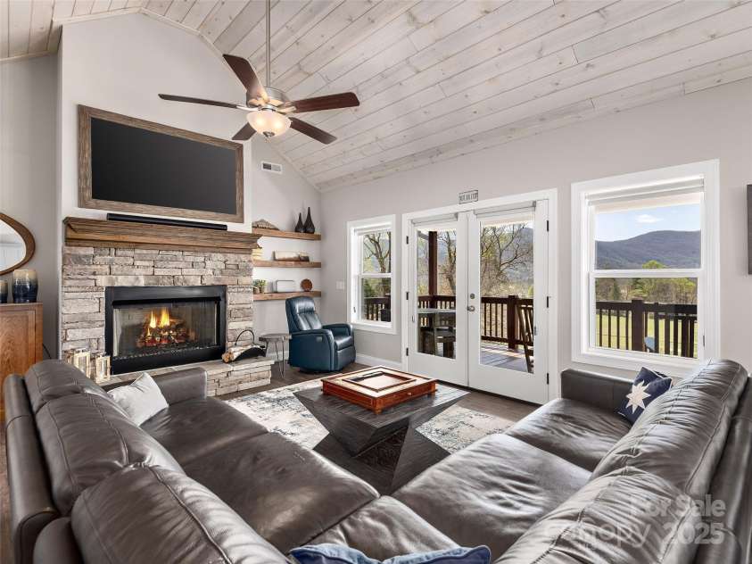 116 Whispering Wind Drive, Black Mountain, NC 28711.  MLS# CAR4245710, YatesRealty ID 21914. Great Room with Views