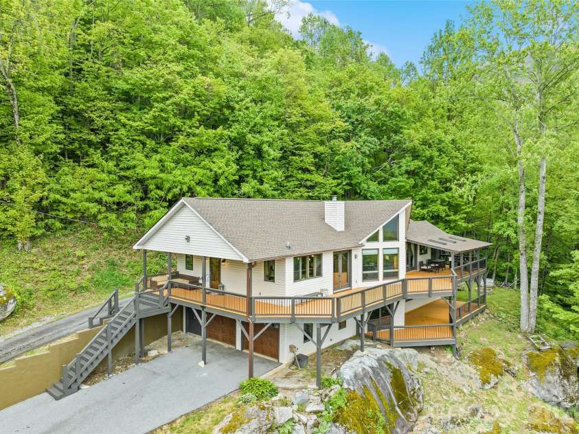 72 Tadpole Lane, Waynesville, NC 28785.  MLS# CAR4372726, YatesRealty ID 21915. 
