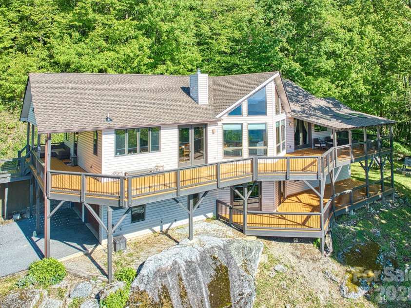 72 Tadpole Lane, Waynesville, NC 28785.  MLS# CAR4372726, YatesRealty ID 21915. Beautiful setting