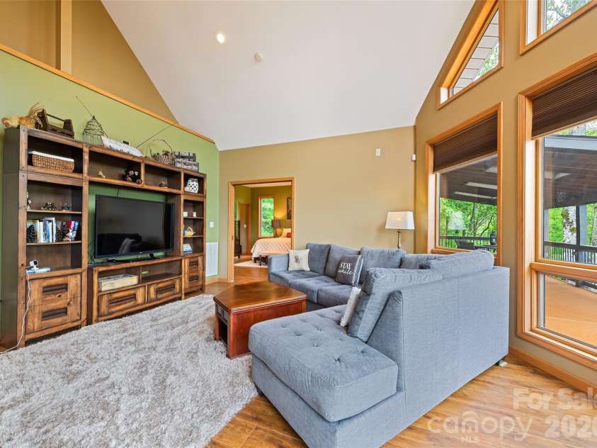 72 Tadpole Lane, Waynesville, NC 28785.  MLS# CAR4372726, YatesRealty ID 21915. So comfy