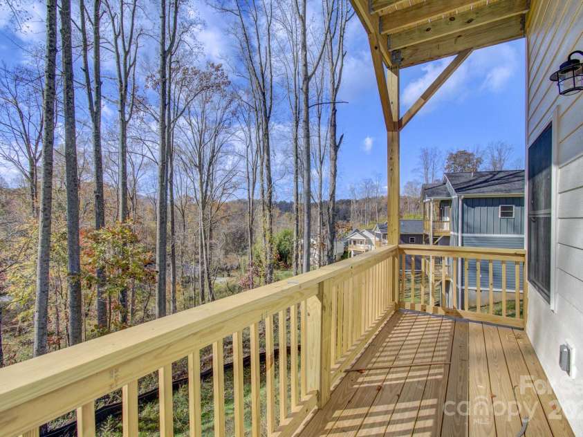 147 Northbend Drive, Asheville, NC 28804.  MLS# CAR4196690, YatesRealty ID 21917. 