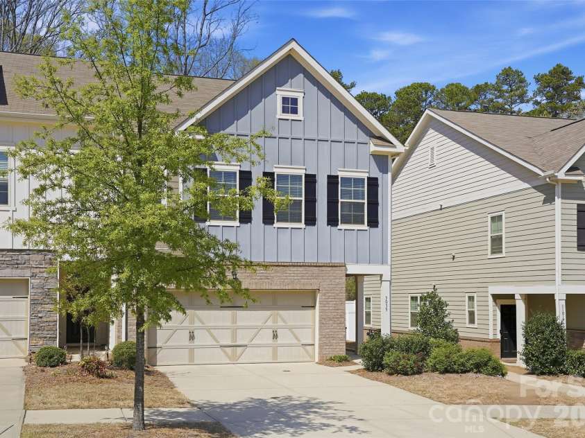 3039 Glenn Hope Way, Matthews, NC 28104.  MLS# CAR4360312, YatesRealty ID 21917. 