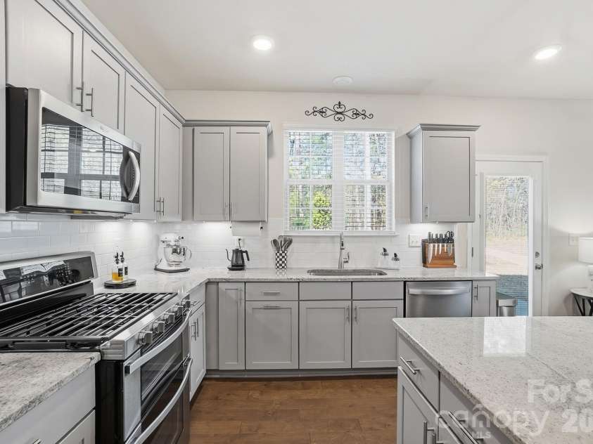 3039 Glenn Hope Way, Matthews, NC 28104.  MLS# CAR4360312, YatesRealty ID 21917. 