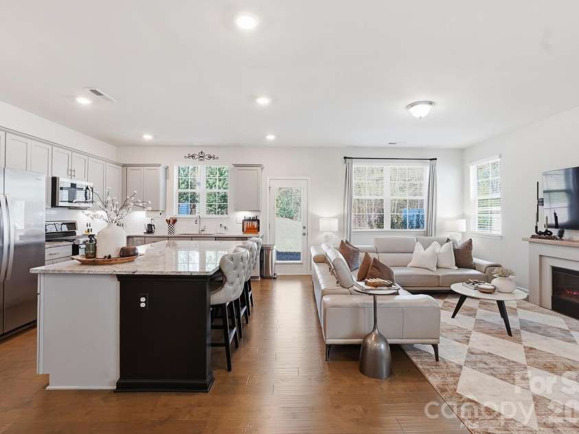 3039 Glenn Hope Way, Matthews, NC 28104.  MLS# CAR4360312, YatesRealty ID 21917. 