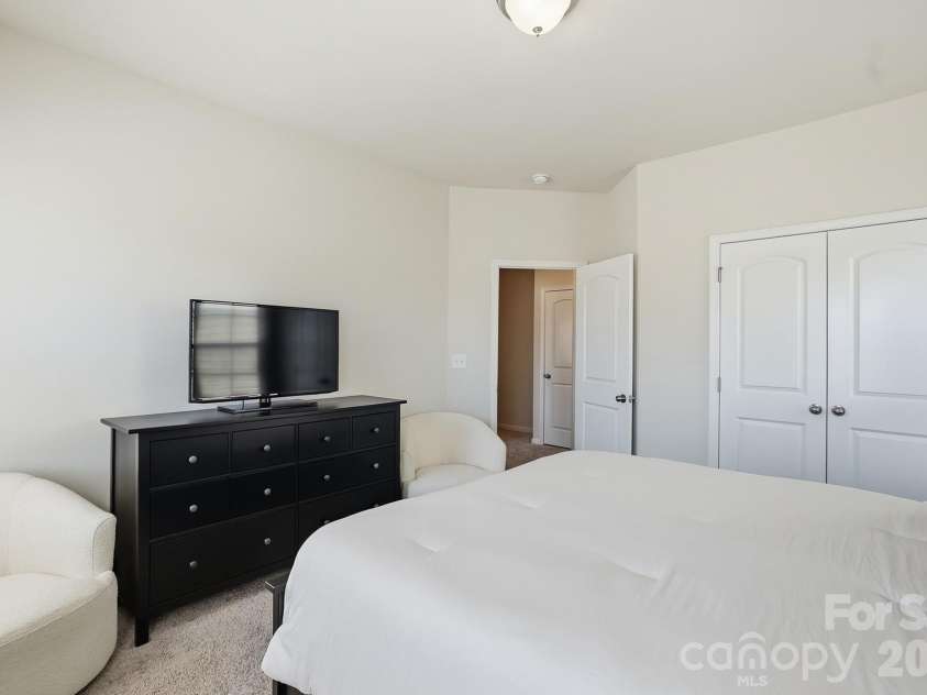 3039 Glenn Hope Way, Matthews, NC 28104.  MLS# CAR4360312, YatesRealty ID 21917. 