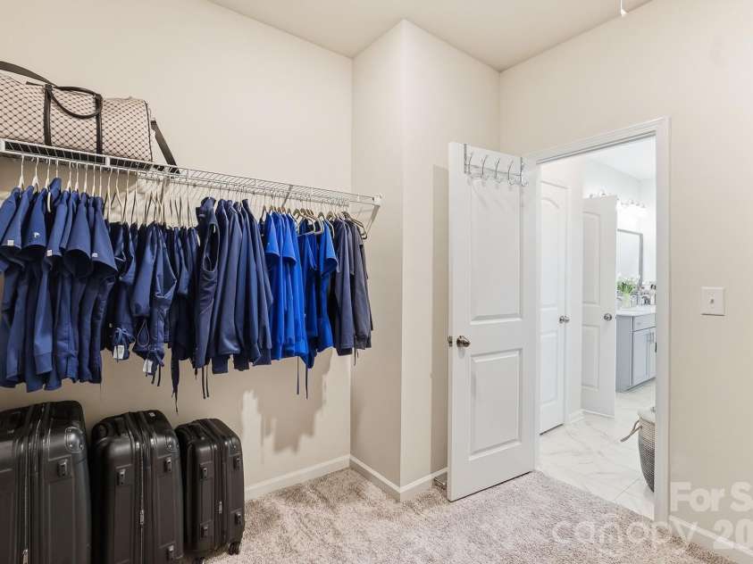 3039 Glenn Hope Way, Matthews, NC 28104.  MLS# CAR4360312, YatesRealty ID 21917. 