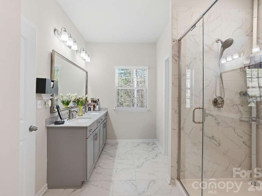 3039 Glenn Hope Way, Matthews, NC 28104.  MLS# CAR4360312, YatesRealty ID 21917. 