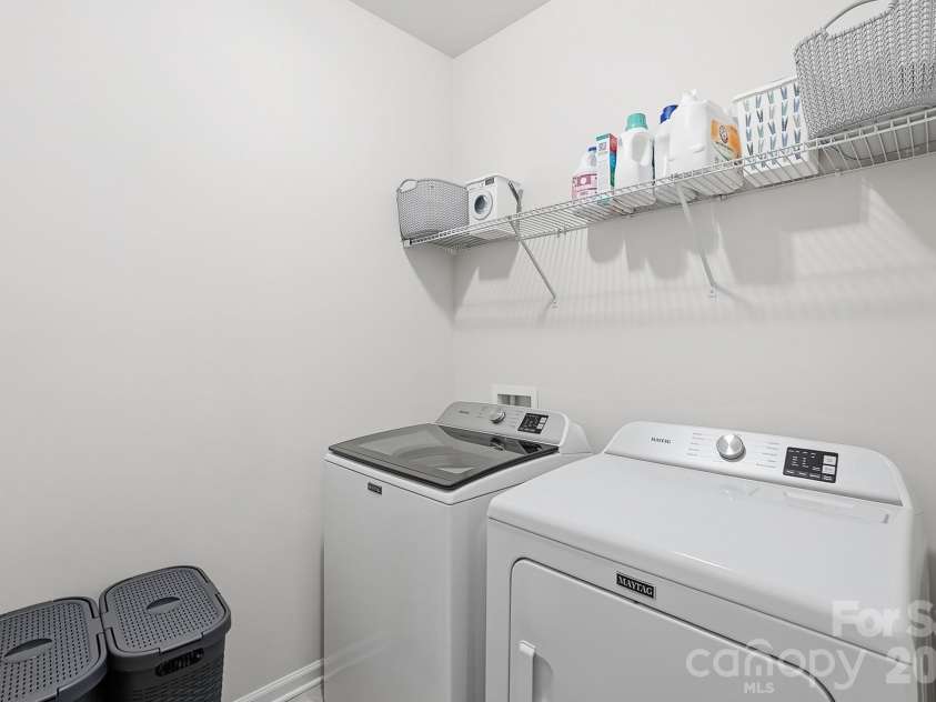 3039 Glenn Hope Way, Matthews, NC 28104.  MLS# CAR4360312, YatesRealty ID 21917. 