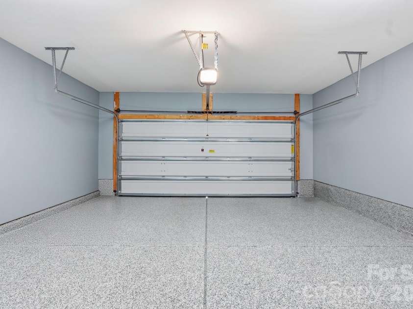 3039 Glenn Hope Way, Matthews, NC 28104.  MLS# CAR4360312, YatesRealty ID 21917. 