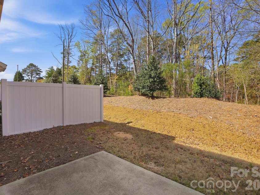 3039 Glenn Hope Way, Matthews, NC 28104.  MLS# CAR4360312, YatesRealty ID 21917. 