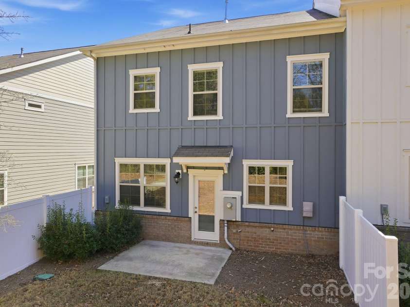 3039 Glenn Hope Way, Matthews, NC 28104.  MLS# CAR4360312, YatesRealty ID 21917. 