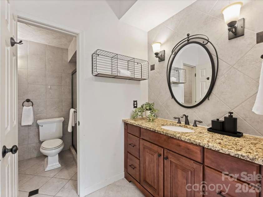 6434 Brandonwood Court, Charlotte, NC 28226.  MLS# CAR4380490, YatesRealty ID 21919. Primary Bathroom