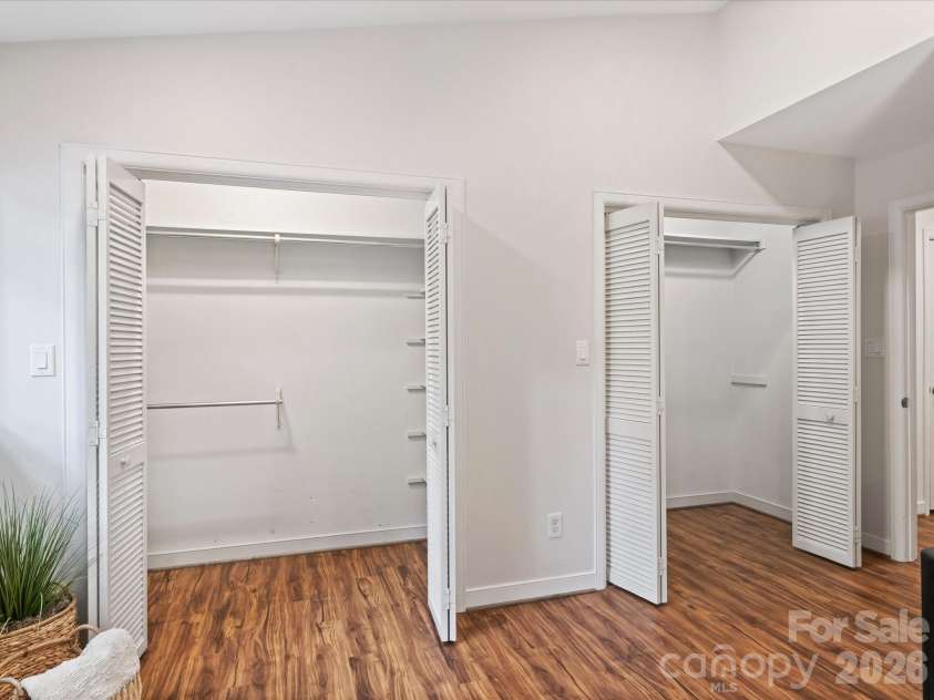 6434 Brandonwood Court, Charlotte, NC 28226.  MLS# CAR4380490, YatesRealty ID 21919. Primary Bedroom double closets